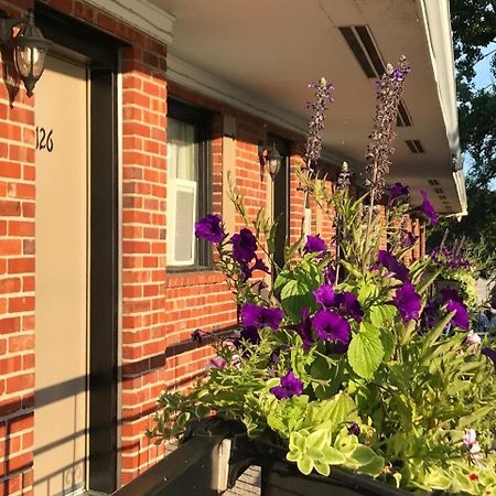 Motel Du Fleuve Brossard Eksteriør billede