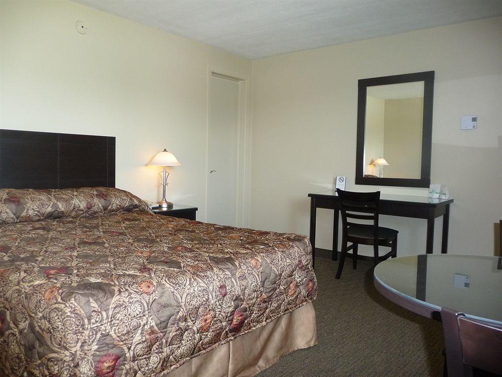 Motel Du Fleuve Brossard Eksteriør billede