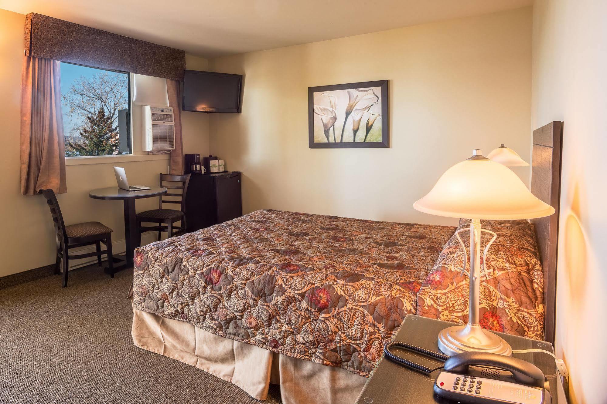 Motel Du Fleuve Brossard Eksteriør billede