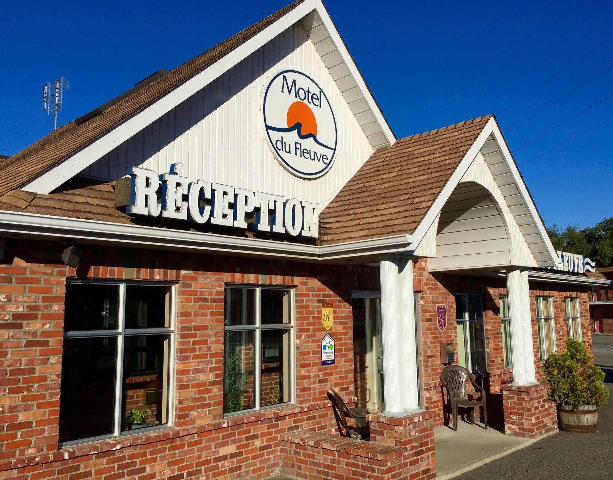 Motel Du Fleuve Brossard Eksteriør billede