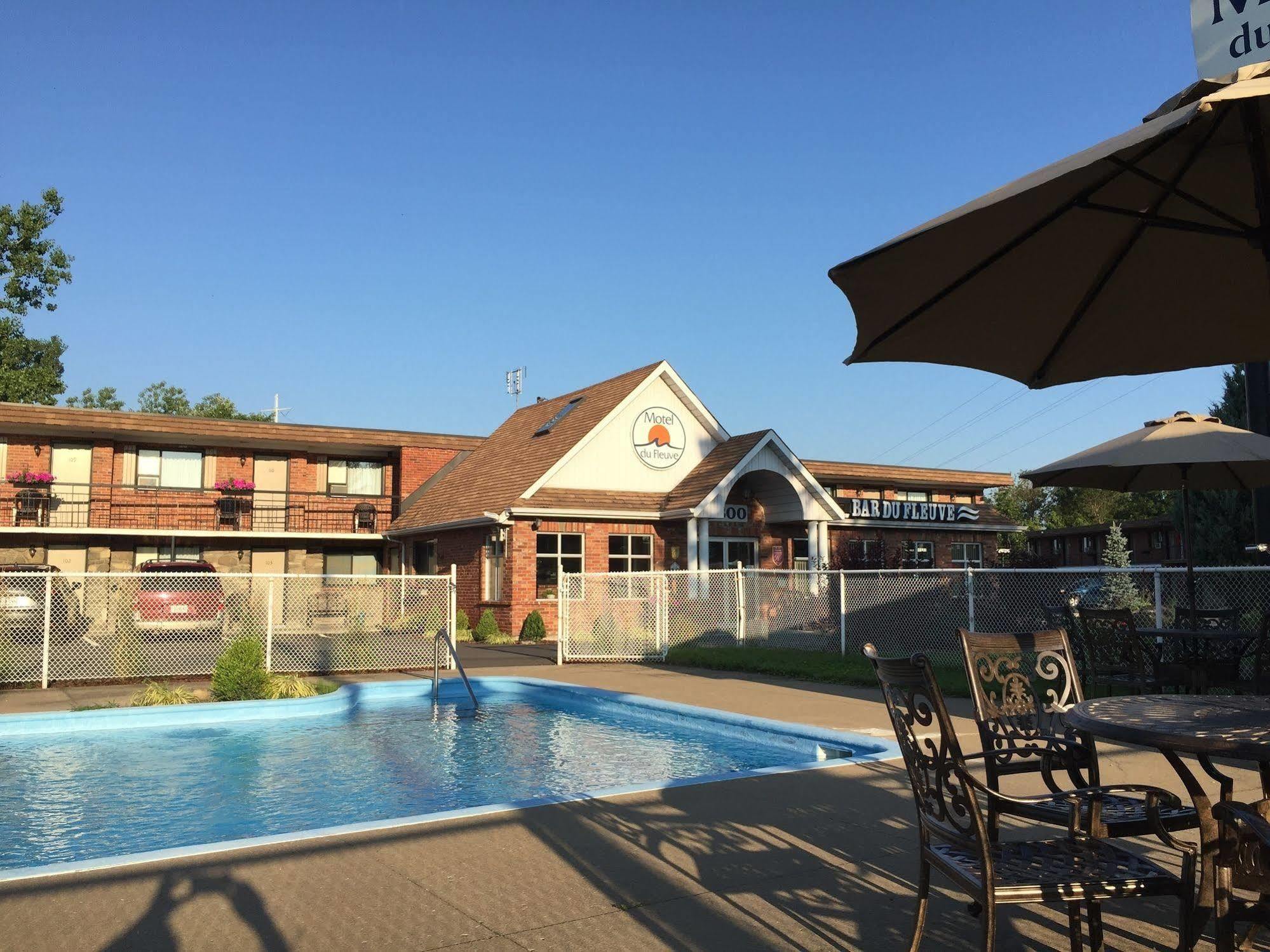 Motel Du Fleuve Brossard Eksteriør billede