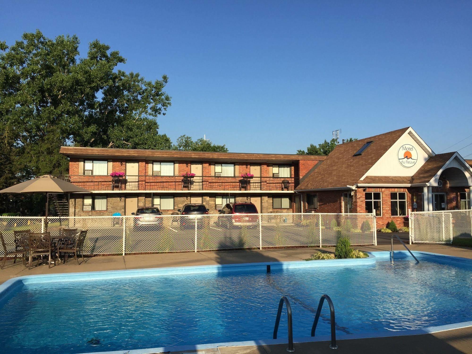 Motel Du Fleuve Brossard Eksteriør billede